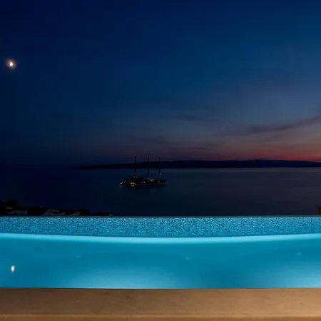 Monachus 1 Villa